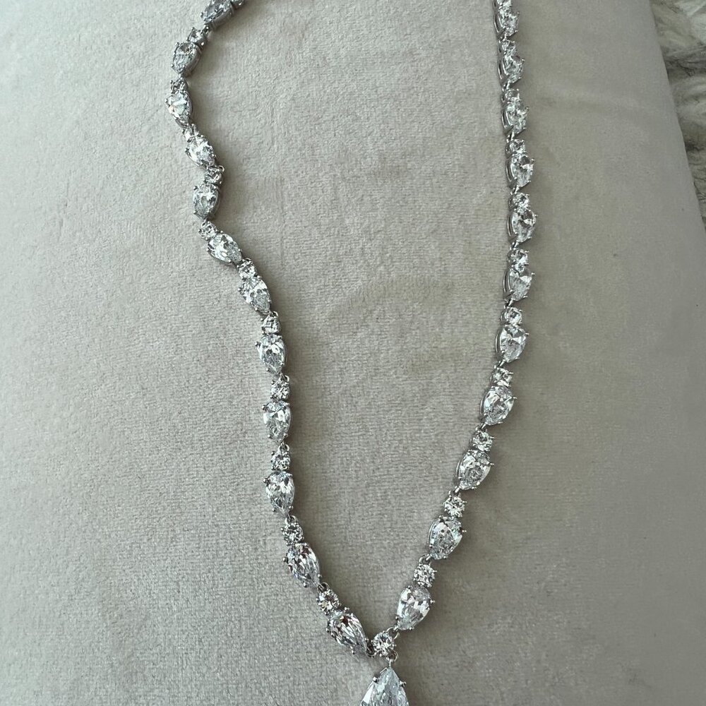 Stunning Statement Crystal Teardrop Necklace Silv… - image 2